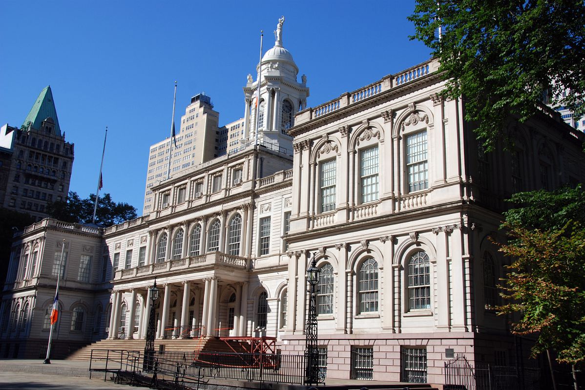 10-1 New York City Hall In New York Financial District